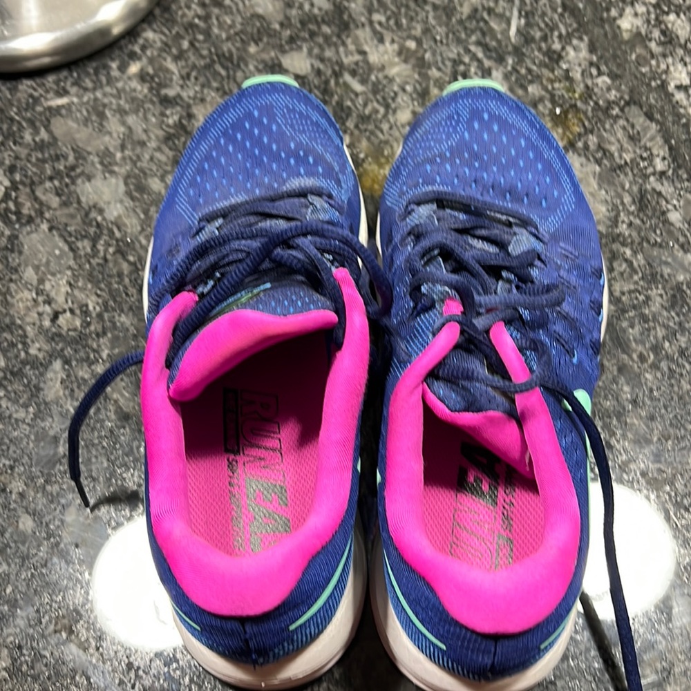 Wonen’s Nike Zoom RunEasy Shoes sz 8